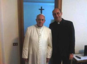 Papa Francesco con mons. Victor Fernandez, il "ghostwriter" dell'Evangeli Gaudium.