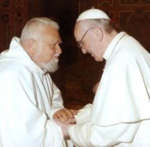 Enzo Bianchi con Papa Francesco.