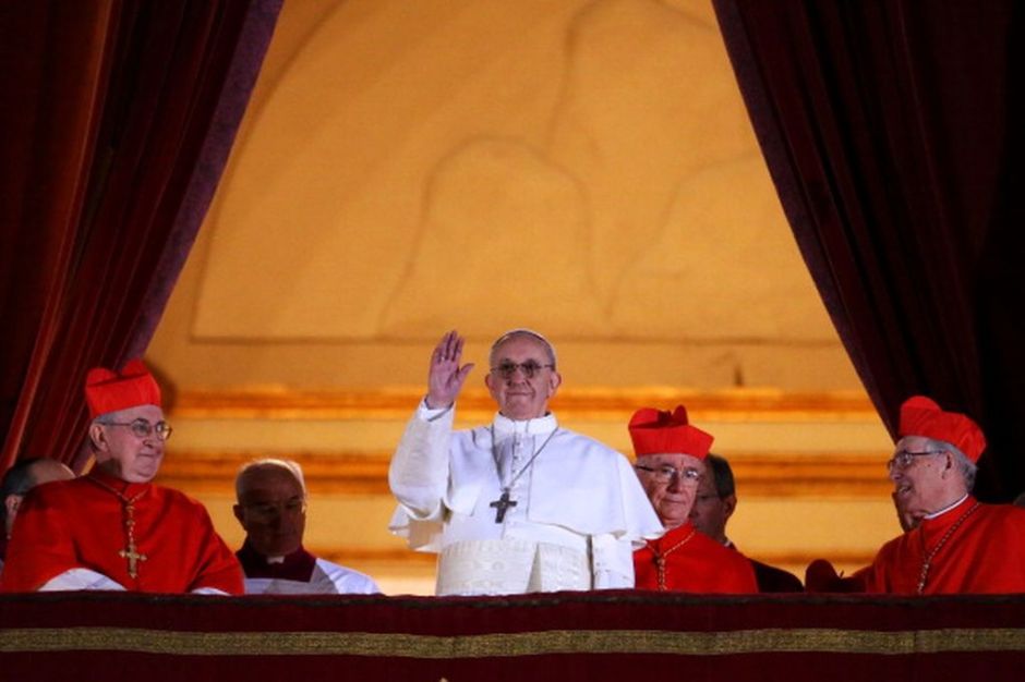 VATICAN CITY, VATICAN - MARCH 13:  Newly elected Pope Francis I appears on the central balcony of St Peter's Basilica on March 13, 2013 in Vatican City, Vatican. Argentinian Cardinal Jorge Mario Bergoglio was elected as the 266th Pontiff and will lead the world's 1.2 billion Catholics.  (Photo by Peter Macdiarmid/Getty Images)